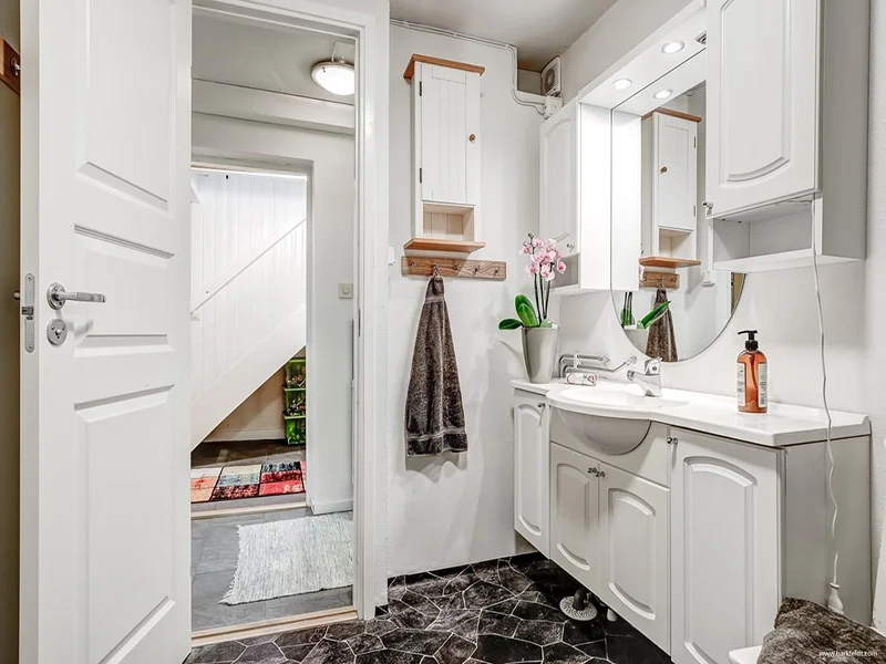 Plattsattning i badrum Norrtalje Bolkadalen